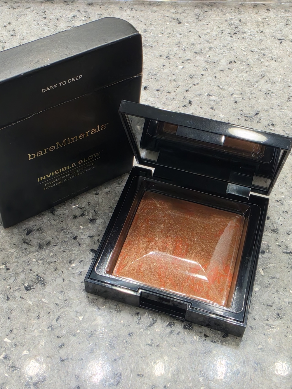 bareMinerals Invisible Glow Powder Highlighter — Dark To Deep